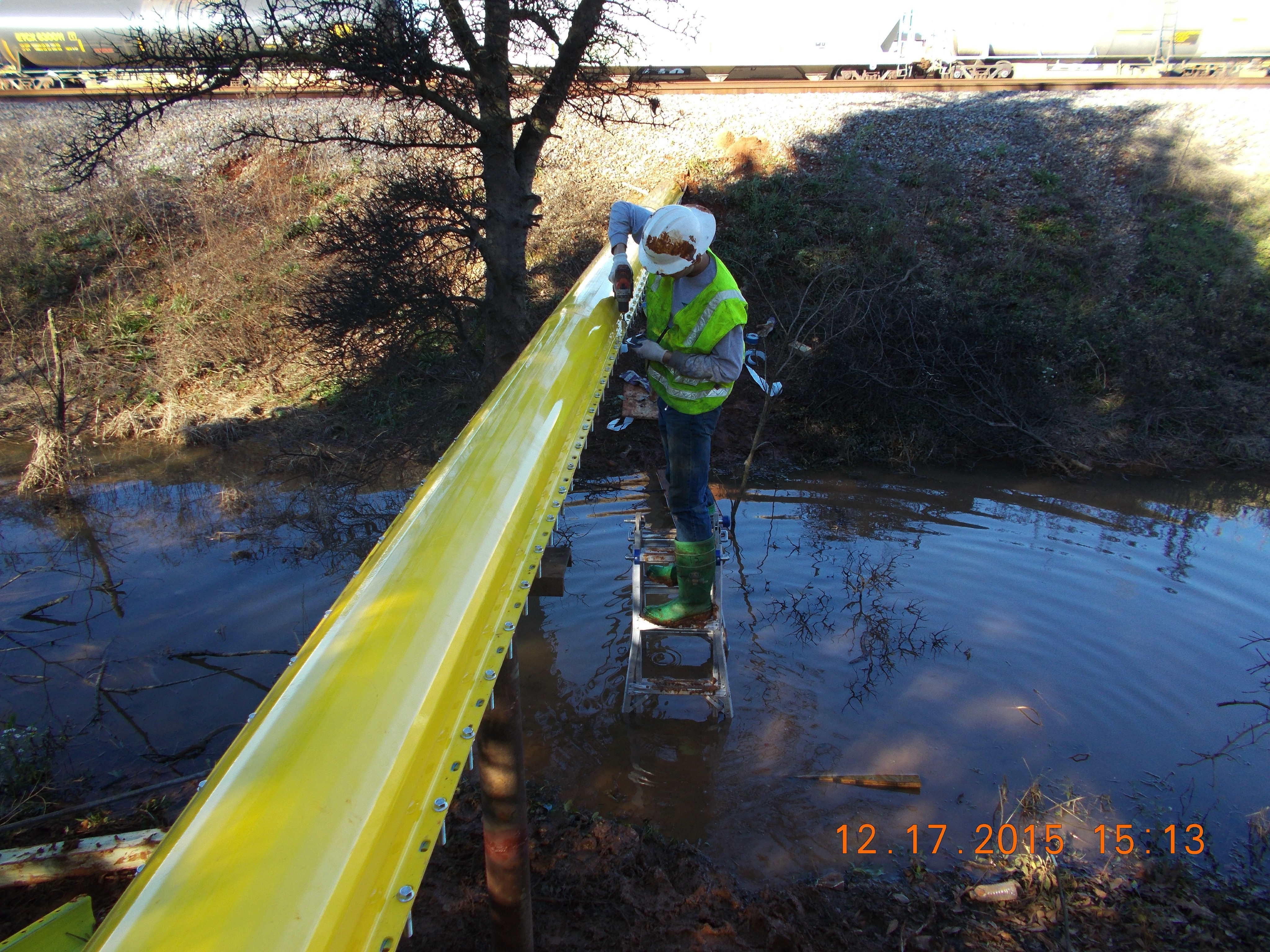 Pipeline secondary containment over stream